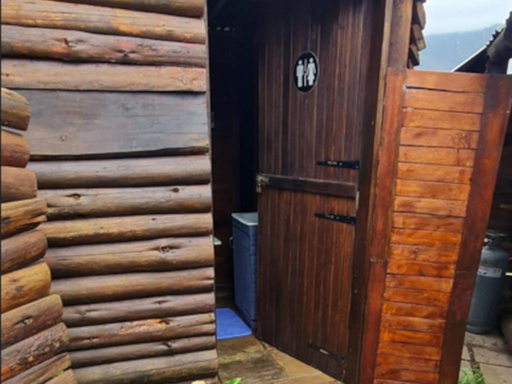 Tsitsikamma Wolf Sanctuary Eco Cabins & Teepees ستورمزريفير الغرفة الصورة